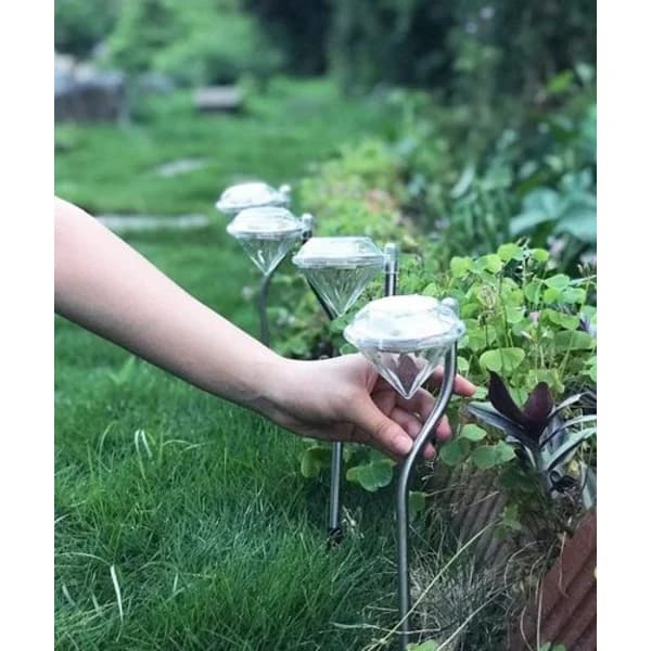 4-pak LED-solcellelamper med farveskiftende diamantindsats til have, græsplæne og landskab