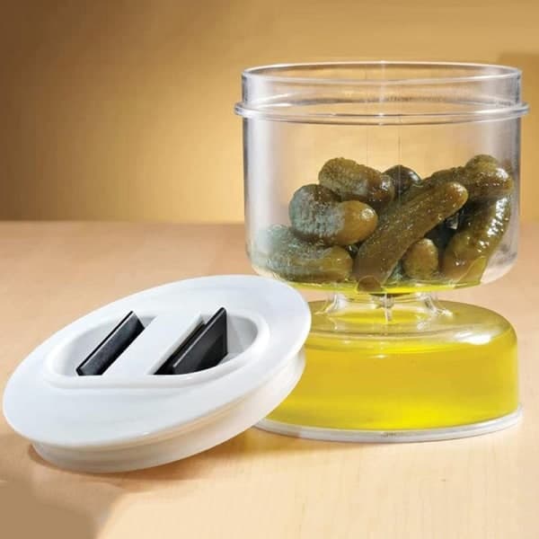 Pickle-krukke med separat oppbevaring av væske og pickles