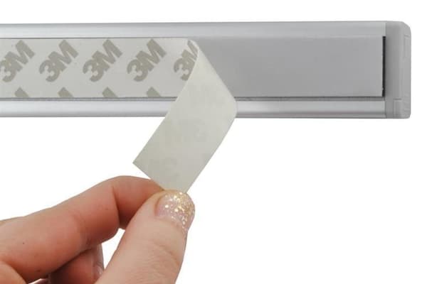 Batteridriven LED-lampa med rörelsesensor silver