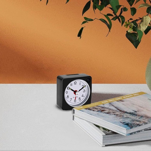 IG Lille batteridrevet rejsevækkeur med snooze-funktion til at slukke for lyset sort