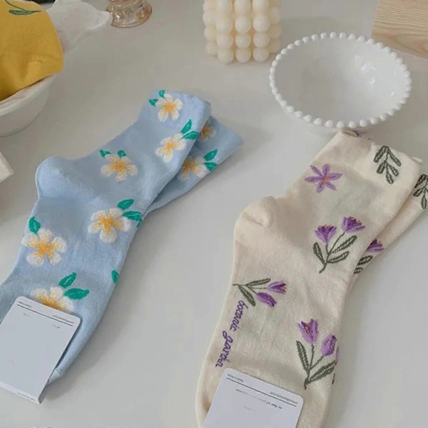 Søde damestrømper til piger, collegestil, små blomstrede mellemlange strømper