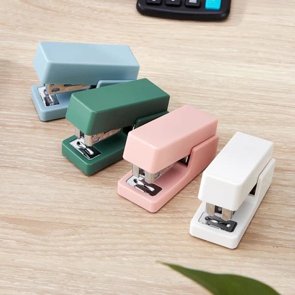 Mini stiftemaskin, 20-arks kontorstiftemaskin med 1 eske standardstifter, rosa A A A
