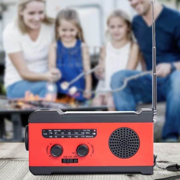 IC Solar Radio Dynamo LED-taskulamppu AM/FM-lähetys SOS A