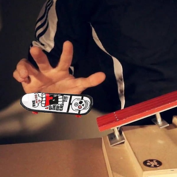 Mini Finger Skateboard Jul Adventskalender Presentförpackning 24 Dagar Med Färgglad Mini Fingerboard Fingertoppar Rörelse Skate Del HG