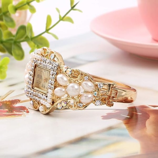 IC Kvinnor Armband Square Dial Quartz Armband Watch Lady Diamond Pearl Smycken Klockor Guld Färg