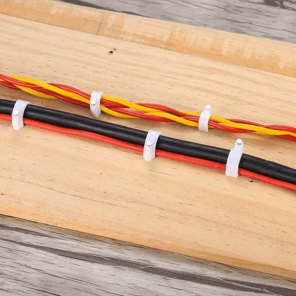 100 st Kabelband Trådar 20mm Fäste med Spik