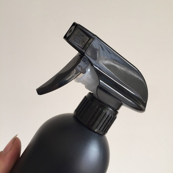 2 x 500 ml tomma svarta plastsprayflaskor Bilvård Glödlampa Spray Vatten Vattenspray Återfyllningsbar sprayflaska