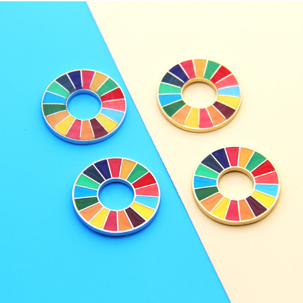 17 väriä UN SDG Pin -merkki (kulta, hopea)