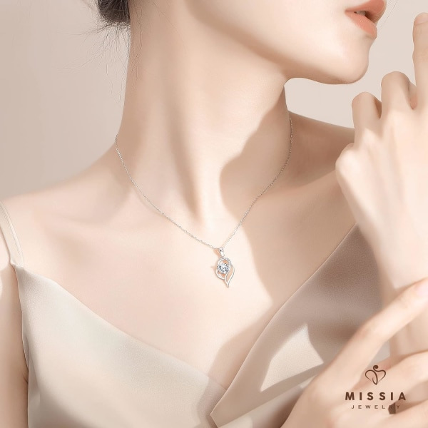 IC Moissanit Sterling Silver Halsband med Valnöt Smyckeskrin Present till Kvinna Fru Flickvän Dotter Födelsedagspresent