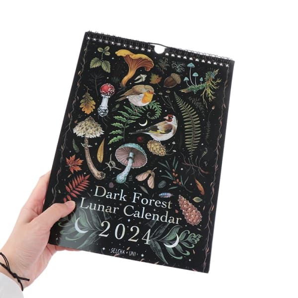IC Dark Forest Månkalender 2024 Original Illustreret Væghængt