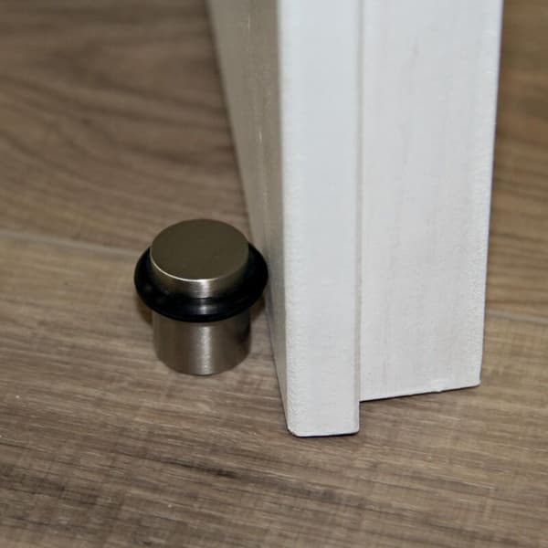 Sett med 4 dørstopp med skrufeste i sølvfarget rustfritt stål, ⌀2 x H.2,5 cm