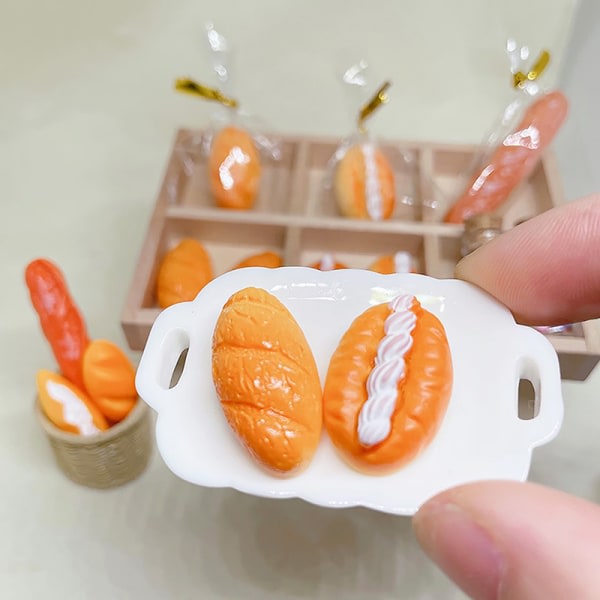 IC 1 pose kunstig mini brød/eggkremkake 1:12 Dukkehus Ba A2