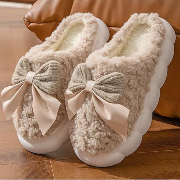 Vintertofflor för kvinnor, fluffiga filtofflor med plyschfoder, rosettdetalj och tjock sula för inomhusbruk, storlek 38, 24 cm, beige