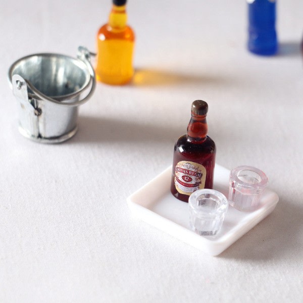 Miniatyr Möbler Tiny Småskalig Leksak Dockhus DIY Dekoration Mini Järnhink Iskub Vinflaska Typ B