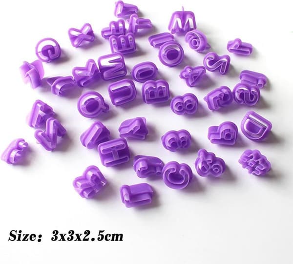 Piparkakkumuotti | keksit | sokerimassa | aakkoset ja numerot | violetti | 40 kappaletta