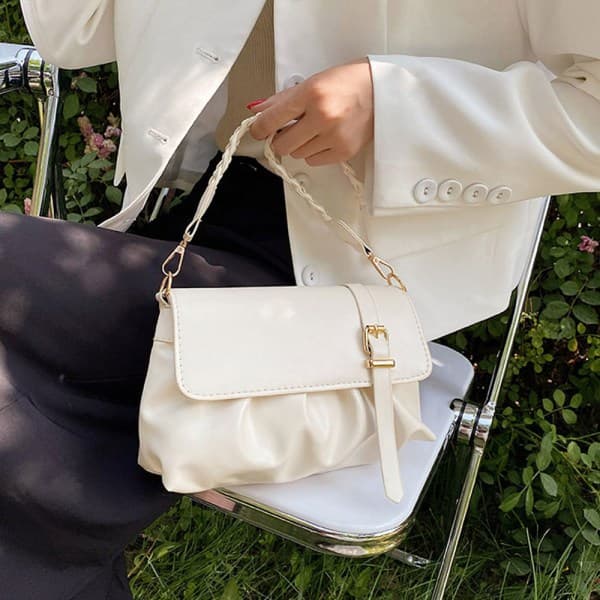 IC PU ny trendig mode messenger väska vår enkel casual krämvit