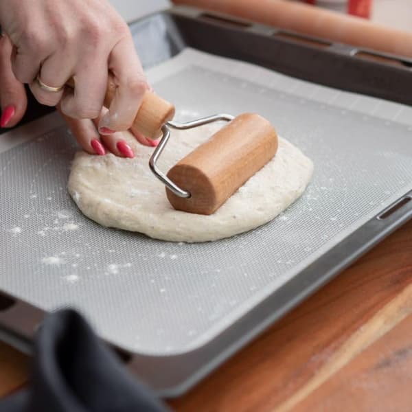 9,5 cm kagerulle i træ - non-stick - til småkager og pizza