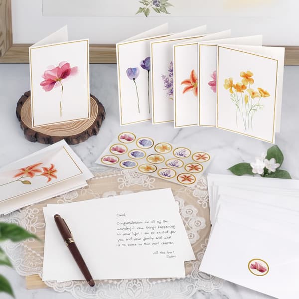 30 blanke gratulasjonskort med konvolutter - 5 blomsterdesign - Gullfoliedekorasjon - 10x15cm