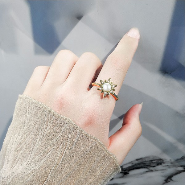 IC Solros Ring Kvinnligt Mode Imitation Pearl Roterande Ring