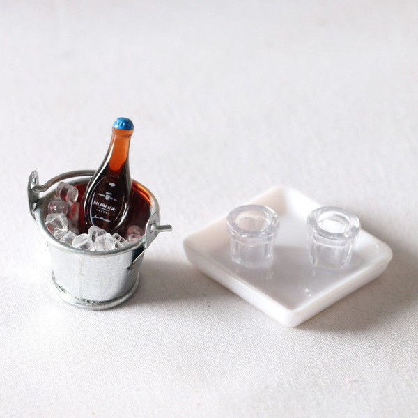 Miniatyr Möbler Tiny Småskalig Leksak Dockhus DIY Dekoration Mini Järnhink Iskub Vinflaska Typ B