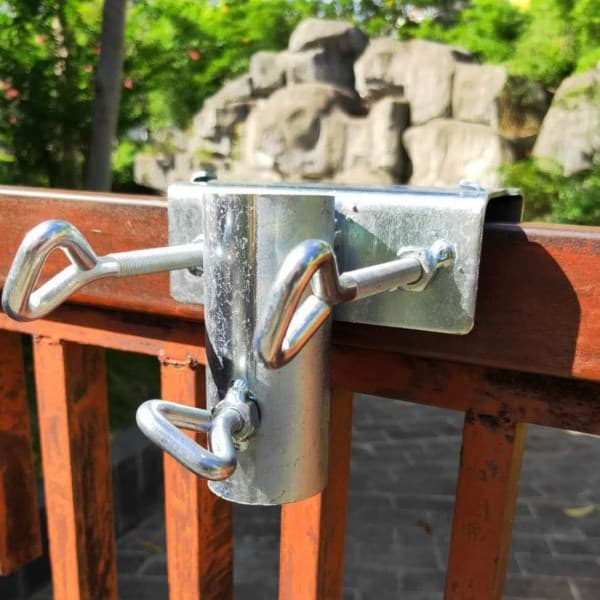 IC Paraplyholder i rustfrit stål | Fastgør til rækværk, hegn, tribuner, 1,5\" justerbart stanghul, Clip Wide Max 2\"