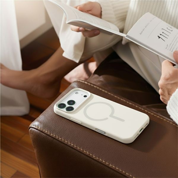 Metal Eagle Eye Liquid Magnetic Silicone Case iPhone 17 Pro White Vit