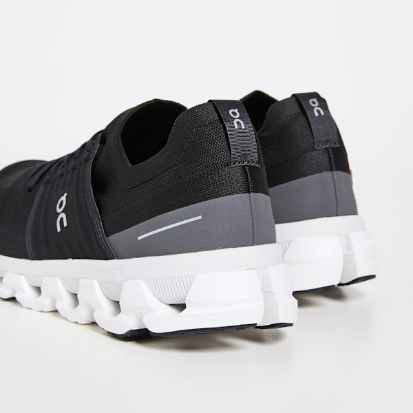ON CLOUD 5 Herre Dame Komfortable Allround Slidstærke Skridsikre Letvægts Åndbare Stødabsorberende Low-top Sneakers Løbesko Black White 42