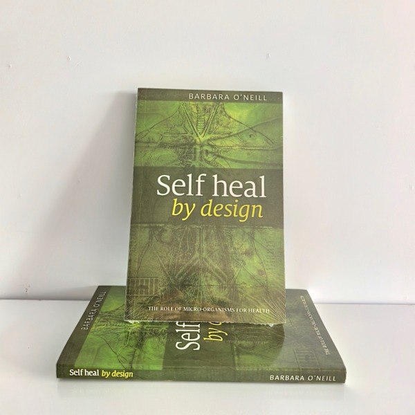 Selvhelbredelse ved Design - Mikroorganismers Rolle for Sundhed af Barbara O'Neill, Paperback