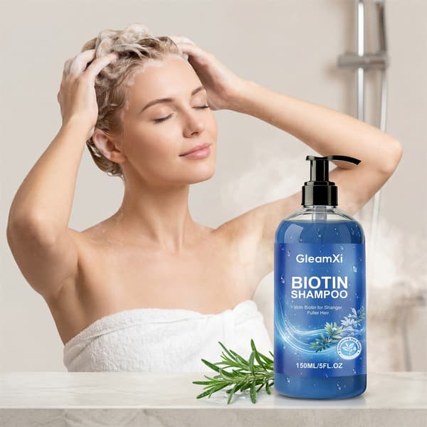 Biotin shampoo til daglig rens, der efterlader håret glat, let, flydende og voluminøst.