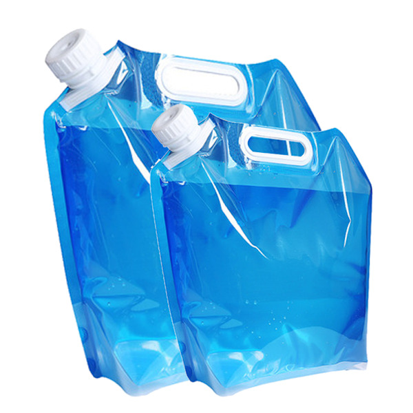 Hopfällbar vattenbehållare i plast