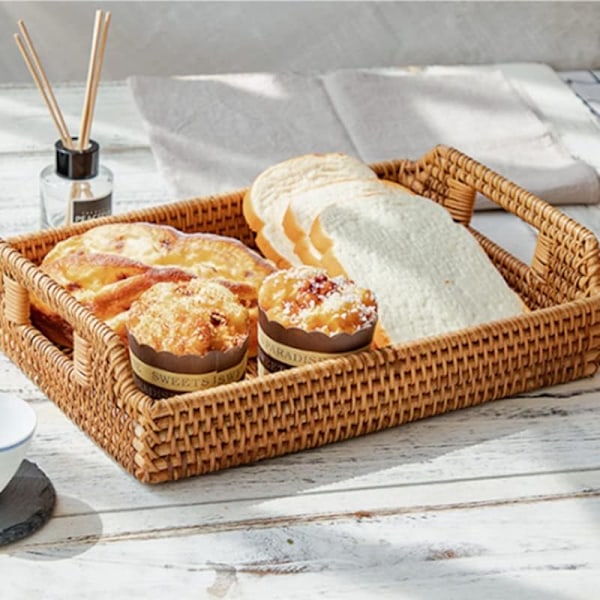 Håndvevd serveringsbrett i rotting med håndtak for frokost, drikke, snacks til spise-/kaffebord (43 cm, rektangulær)