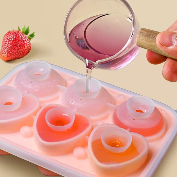 Silikonisbitbrett med gjennomsiktig trakte-lokk, 3 hjerteformede iskuler og 3 roseformede iskuler, Rosa