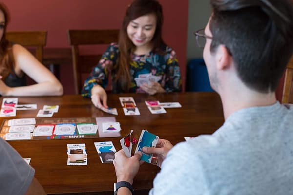 Exploding Kittens Bears vs Babies av Exploding Kittens - Kortspill for voksne, tenåringer og barn - Morsomme familiespill