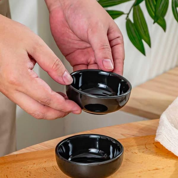 Set med 6 keramiska skålar, 7,4 cm, för matlagning och servering av 70 ml minissåser, Svart