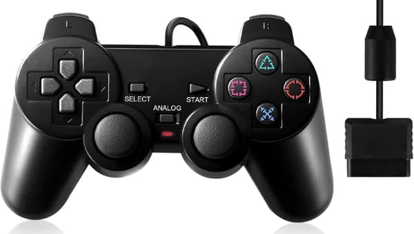 En kablet kontroller, kompatibel med PS2, med dobbel vibrasjon, ergonomisk grep og en spilljoystick.