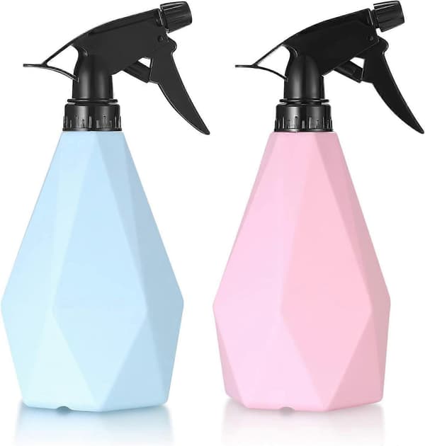 2-pack stora sprayflaskor, vattensprayflaskor i plast för växter, 500 ml tomma sprayflaskor för rengöring, vattning av trädgårdsväxter, rombform (rosa, blå)