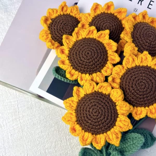 Virkade Blommor, 1 St Stickade Konstgjorda Ull Solrosor för Flickpresent Mors Dag Alla Hjärtans Dag Bröllopsbukett Årsdag