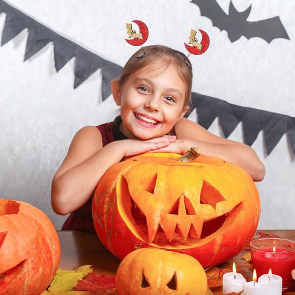 10 skridsikre hårklemmer til Halloween, perfekte som hårtilbehør til børnekostumer.