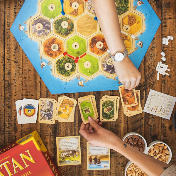 Catan brädspel (grundspel)  Familjespel  Brädspel för vuxna och familj   Brädspel från 10 år  för 3 till 4 spelare
