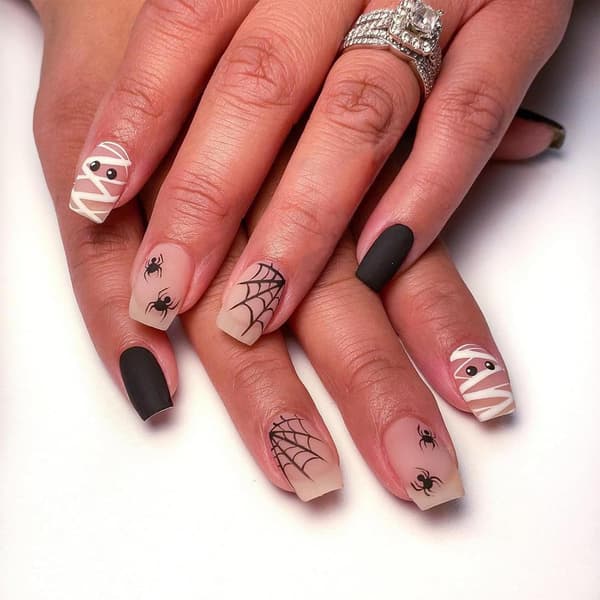 24 press-on negle: Halloween, goth, edderkopper
