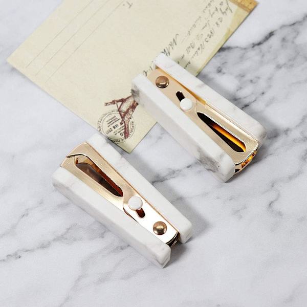 Staple Remover Tool Staple Removal Puller Kit Guld Metallkäkar Stationery Marmor Vit Textur