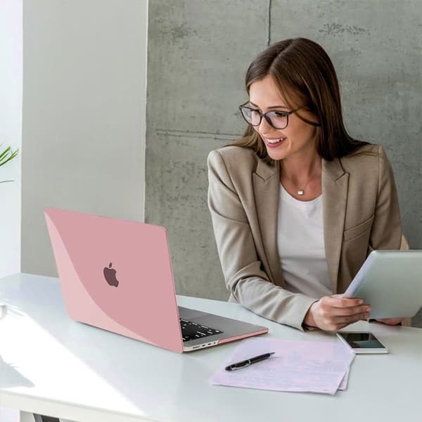 Skyddsskal för MacBook Pro 14" - M5 M4 M3 M2 M1 - Halkfri - Ventilationsöppningar - Rosa Ros