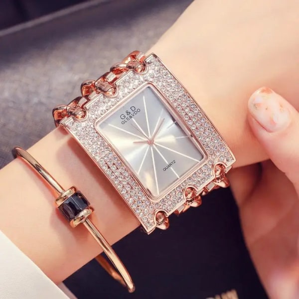 G&D Ny Casual Fashion Dam Watch För Tre Kedjor Rostfritt Stål Diamant Rhinestone Quartz Watch 2023 Gold-White