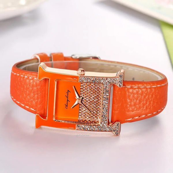 Rektangel Elegant Kvinnor 2022 Modeklockor Diamant Lyx Läder Dam Quartz Watch Kvaliteter Kristallurtavla Kvinnlig klocka Red
