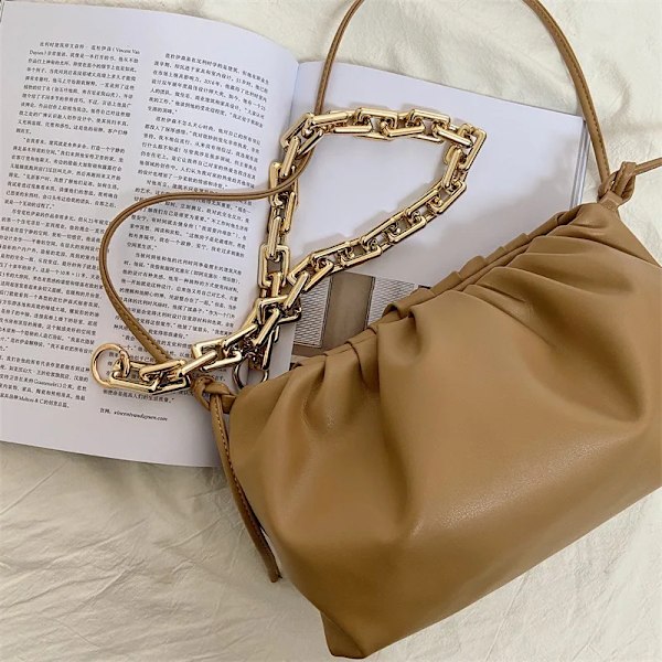 Retro Kvinnor Dumplings Messenger Bag Designerkedja Nytt mode Moln Kvinnlig Crossbody Axelväska Tide Handväska Clutchväska BN 28X17X9cm