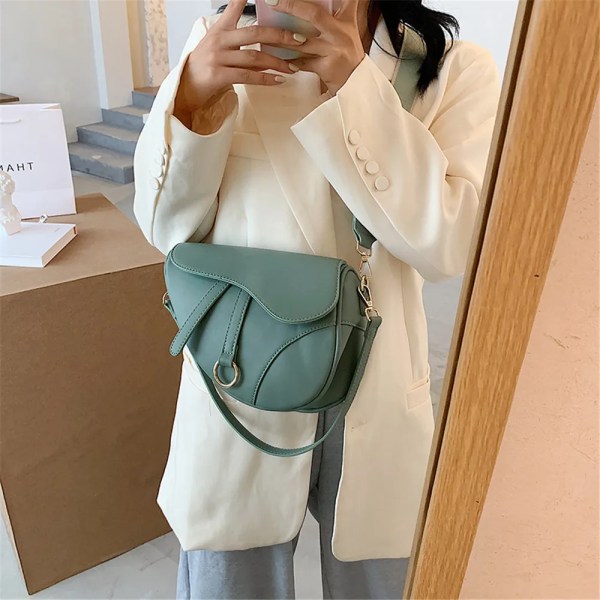 Ny Damväska Fritidssadelväska Pu Enfärgad diagonalväska Mode Lättmatchande Damhandväskor Beige