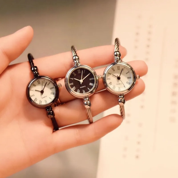 Litet guldarmband Lyxklockor i rostfritt stål retro damkvartsarmbandsur Mode Casual Watch Size 3