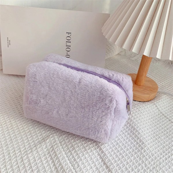 Mjuk plysch sminkväska för kvinnor 2022 Vinter Ny fluffig kosmetisk smink Case Flickor Resor Toalettartiklar Organizer Handväska Purple 18cm x 10cm x 10cm