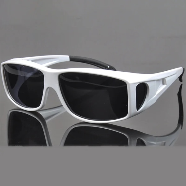 Ny polariserad lins för män Körning Fiske Solglasögon Cover För Myopia Glasögon Flip Polaroid Solglasögon Oculos De Sol Masculino white frame gray