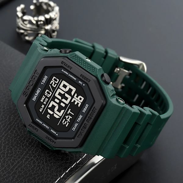 SKMEI Fashon Bakljus Digitala Sportklockor Herr Military Countdown Chrono Armbandsur 5Bar Vattentät Väckarklocka reloj hombre Black